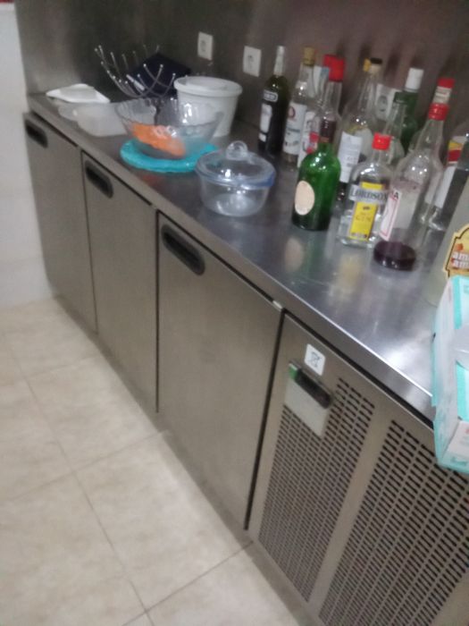 Venda de bancadas em inoxnox e mesas com cadeiras nox