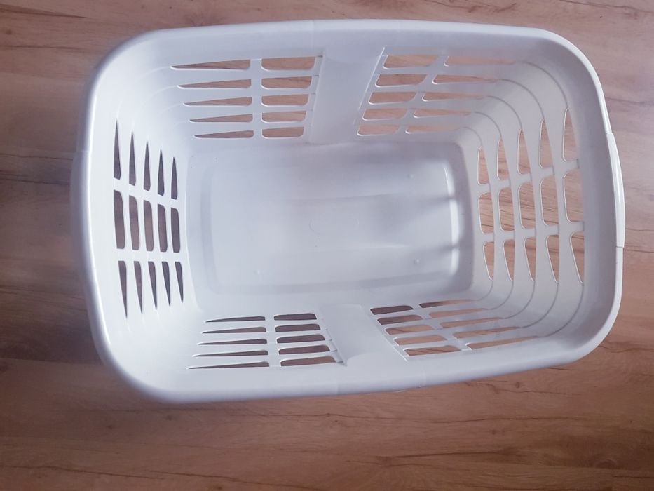 Plastikowy kosz na pranie Tesco Basics 31.5L