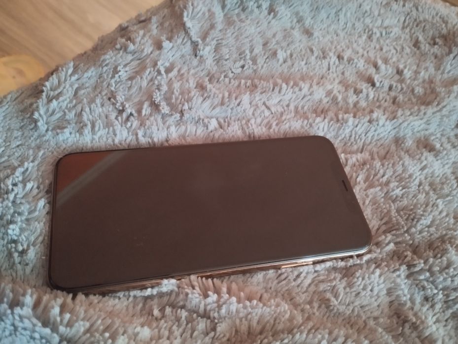 Все робоче тільки батарея і екран потрібно зробити