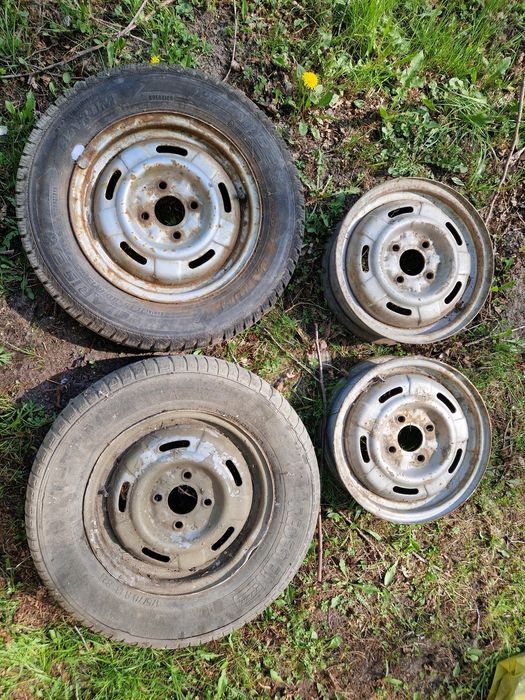 Felgi 13" IFA Trabant 1.1 
Opony też z tamtych lat 145/80/13 i