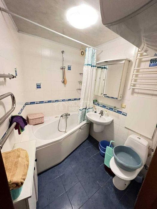 Продається  3кімн.кв.  центр . Гімназійна набережна