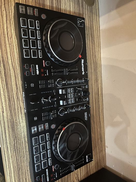 Kontroler Numark Mixtrack Platinum FX