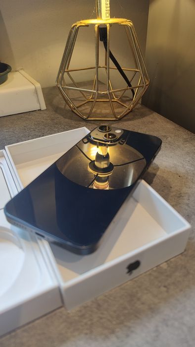 Sprzedam iPhone 13, nie naprawiany, dobry stan
