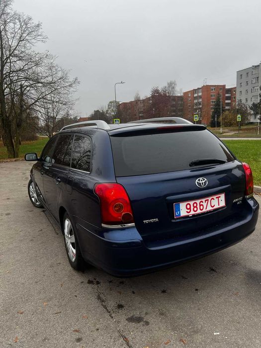 Toyota avensis 2005 2.0 дизель