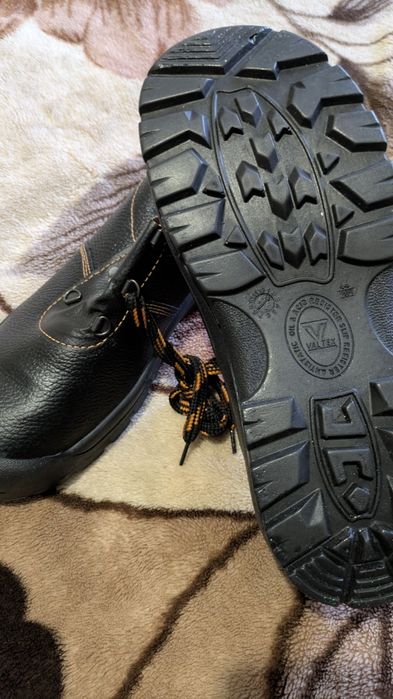 Куфайка. Теплая, зимняя. Робочая куртка. M - L. Новая. Ботинки.