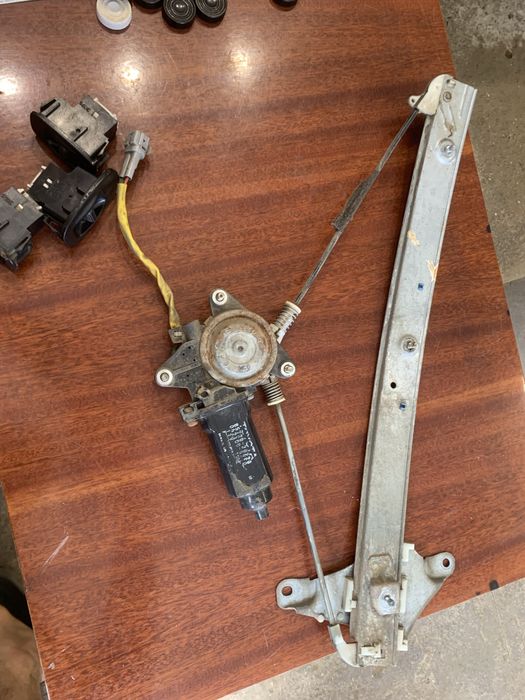 Стеклоподъемник toyota carina e