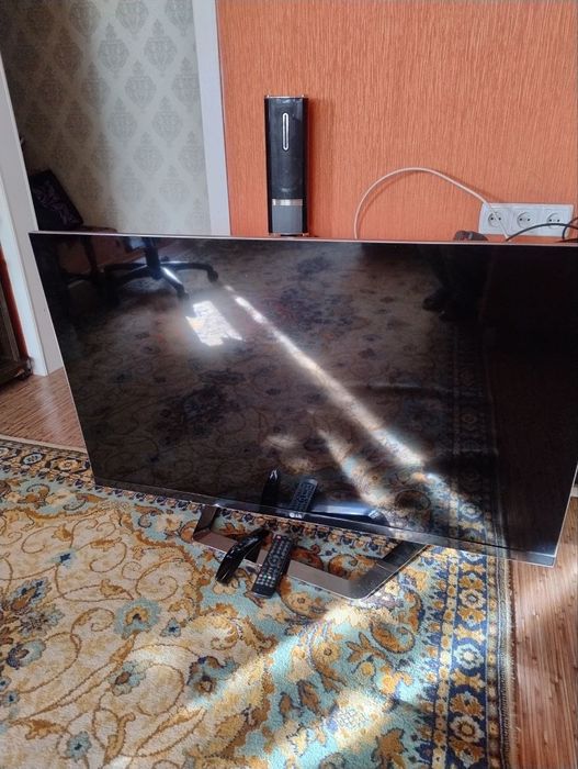 Продам телевізор LG 47LM760T-ZB