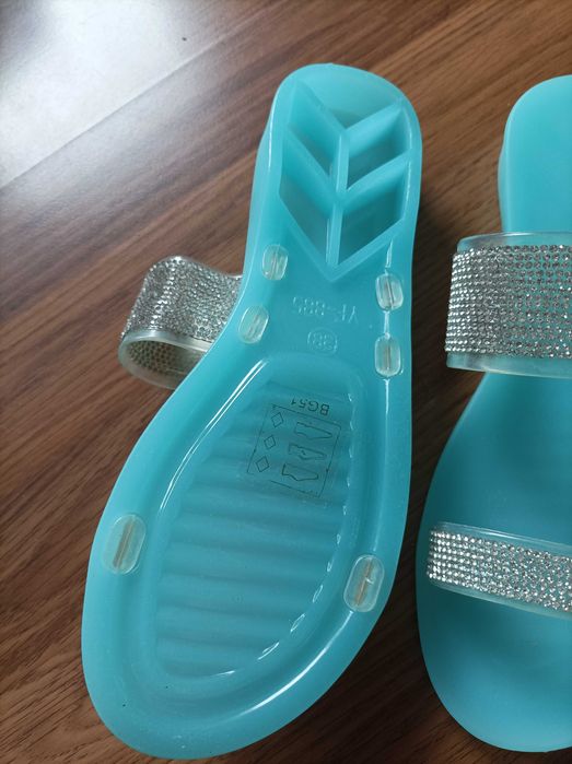 Buty/klapki Nowe rozm 37