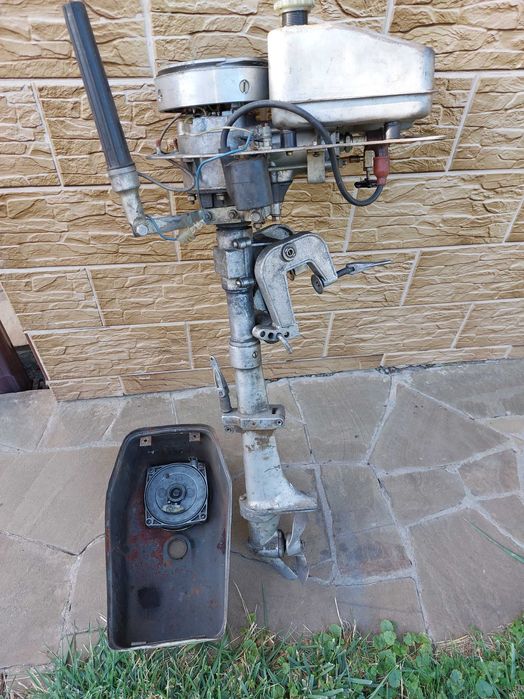 продам підвісний двигун салют