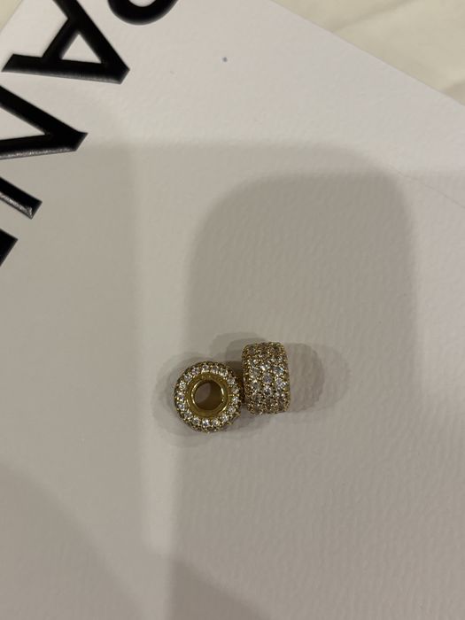 PANDORA Nowy charms kamienie