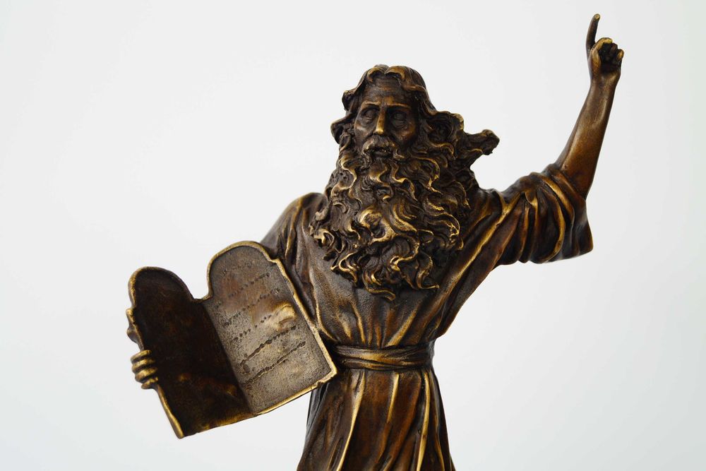Mojżesz z biblią figura brązu rzeźba figura