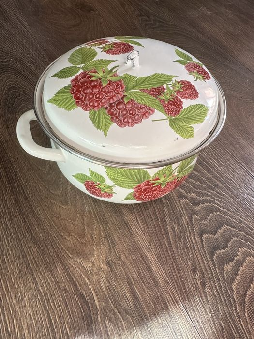 Кастрюли, кастрюля ,ковши эмалированные 3 - 4 литра