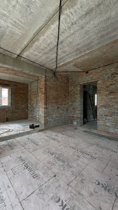 Приватний будинок на Роменській для втілення Ваших дизайнерських мрій