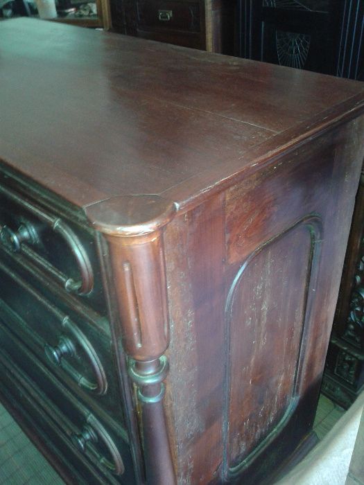 Comoda antiga Cerejeira