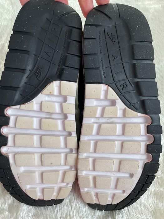 Кросівки жіночі Nike AIR MAX ZERO
Оригінал