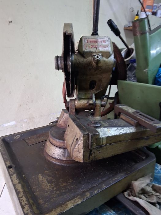 Máquinas de cortar ferro