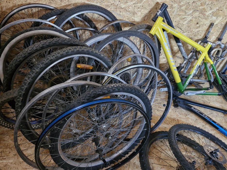 Całość Części rowerowe / Rama / Koło / Amortyzator / Hamulce / rower