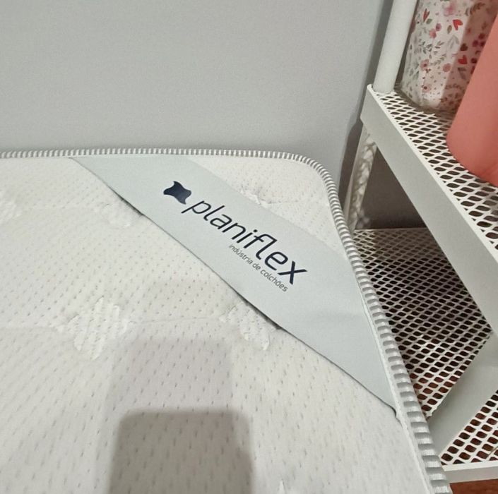 Vendo colchão e estrado de ripas - 140x190