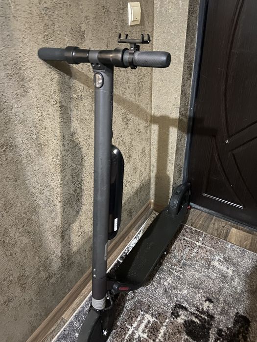 Продам електро самокат ninebot