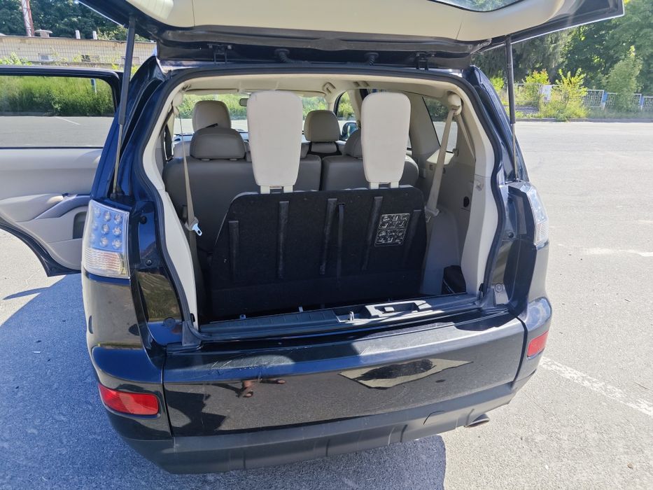Mitsubishi Outlander 2 / 4x4 / 7 місць /