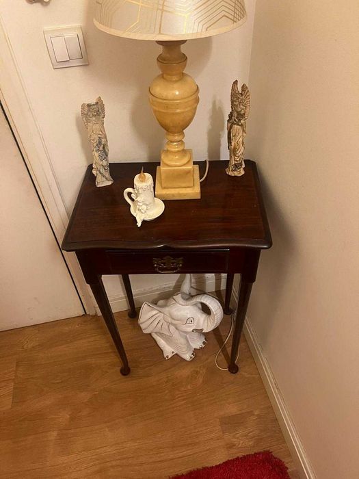 movel de entrada com espelho e mesa