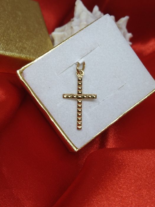 Piękny złoty wisiorek krzyżyk, złoto 333