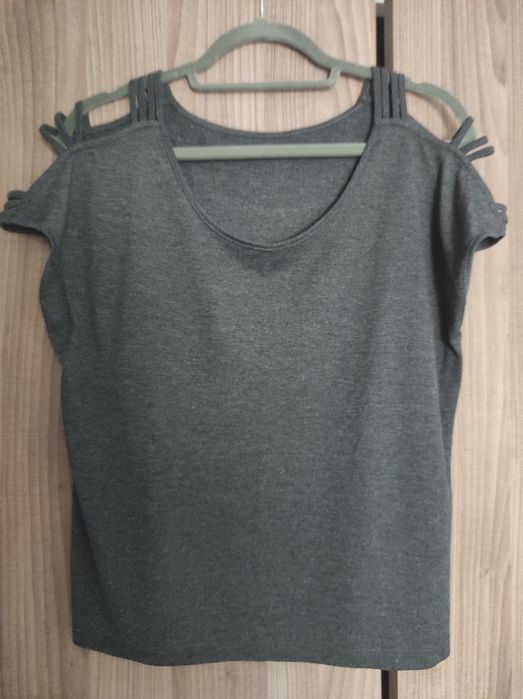 Bluzka z ozdobnymi rękawami