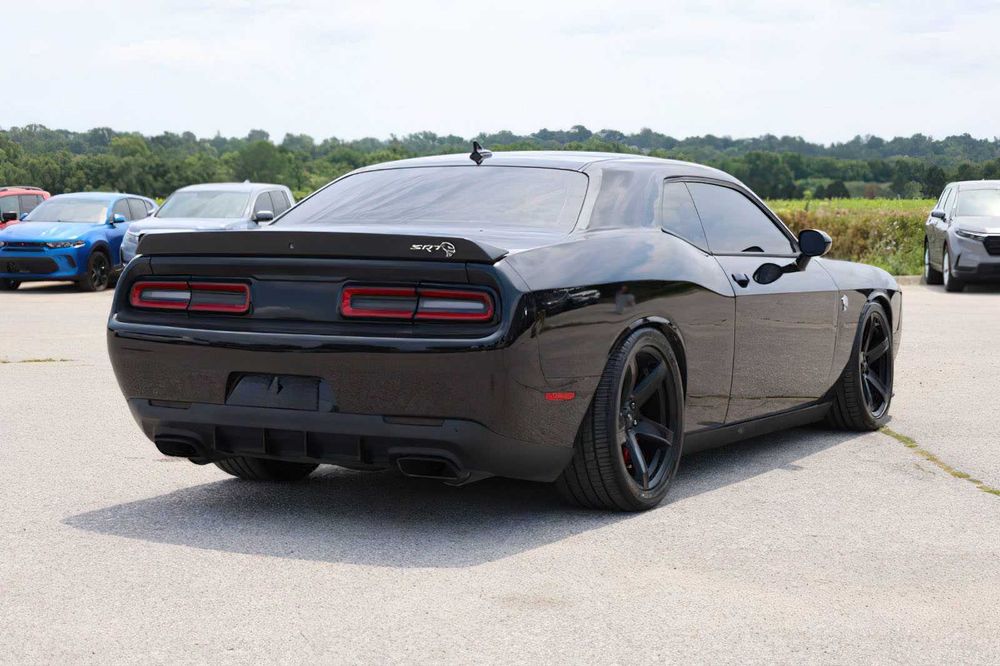 Dodge Challenger SRT Hellcat      2017
