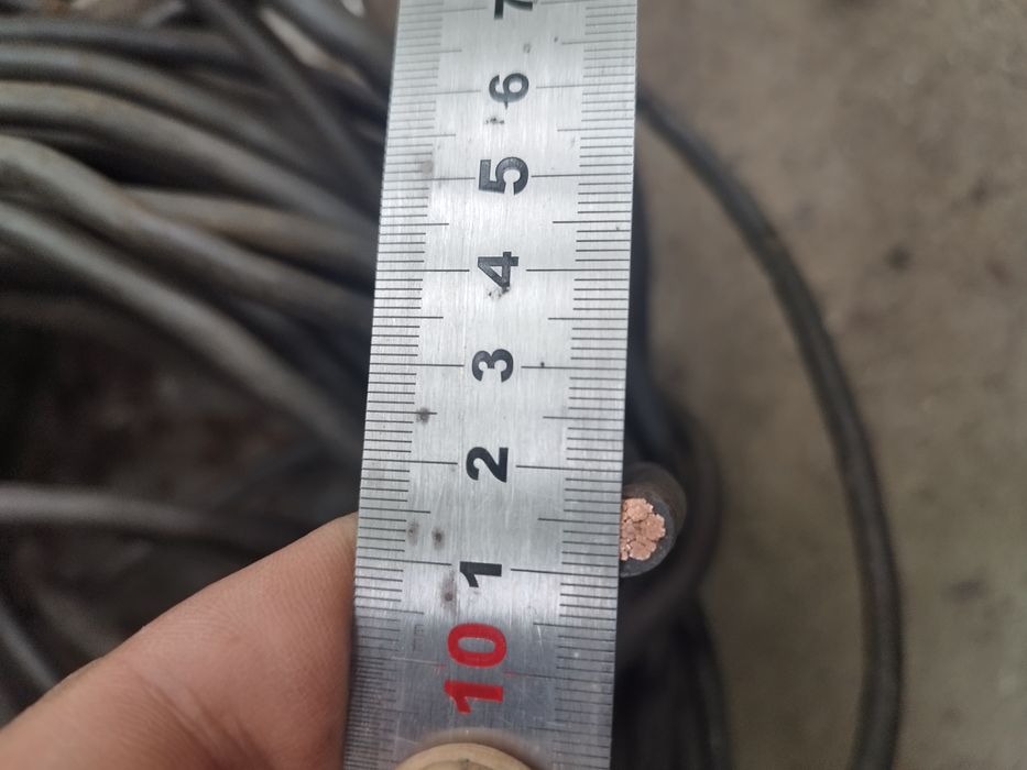 Мідний кабель для зварювального апарату.