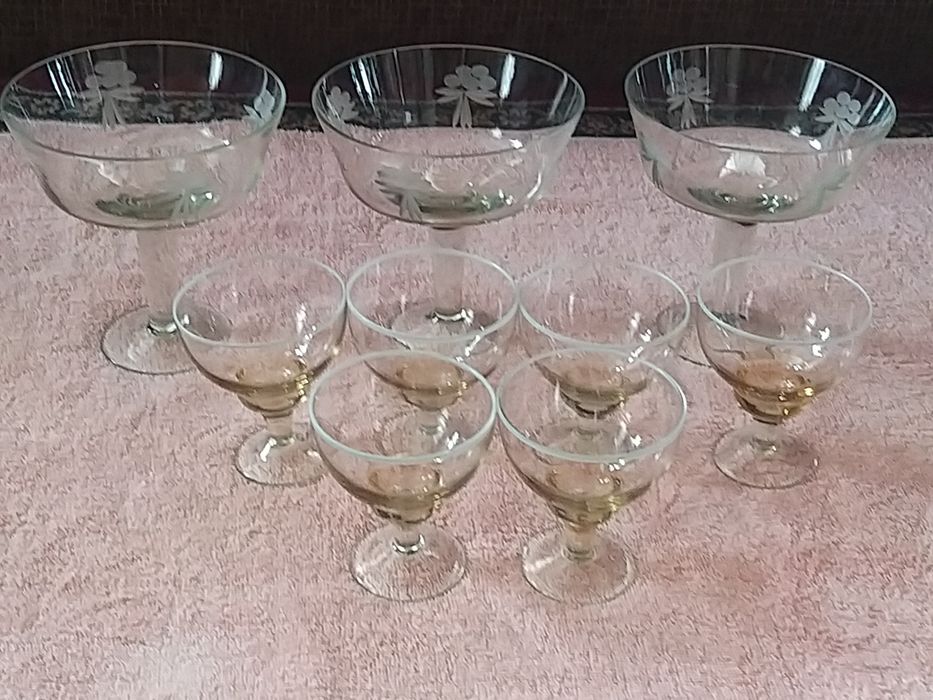 Різний посуд для дому.