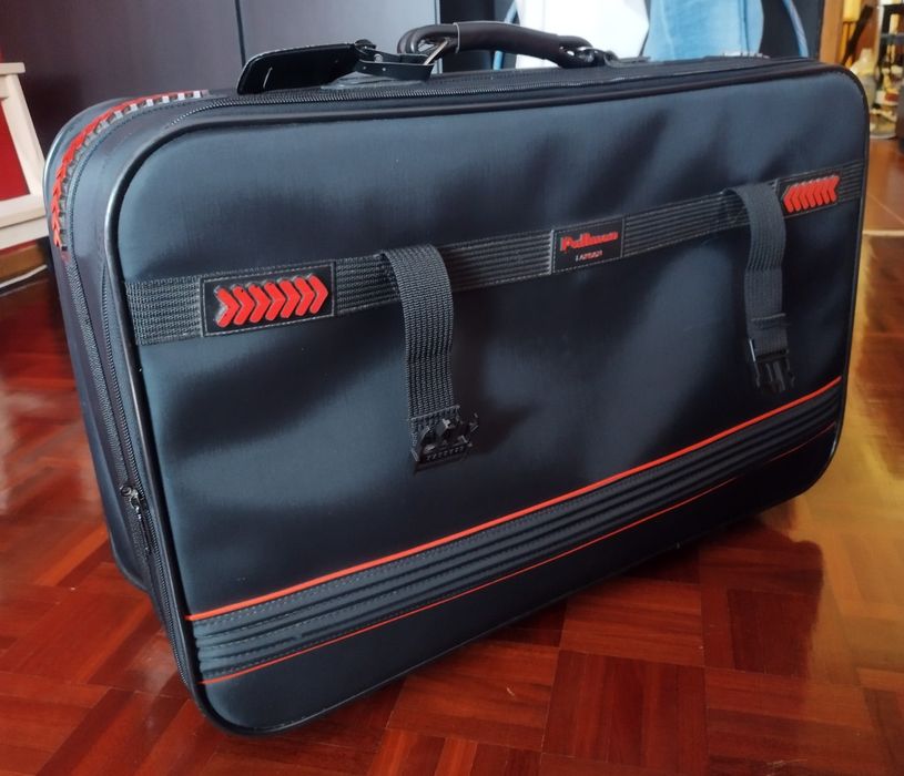 Mala de viagem muito estimada