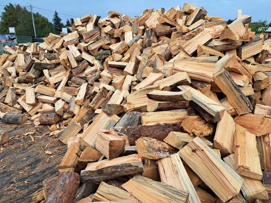 drewno opałowe iglaste, sosna sucha ułożona