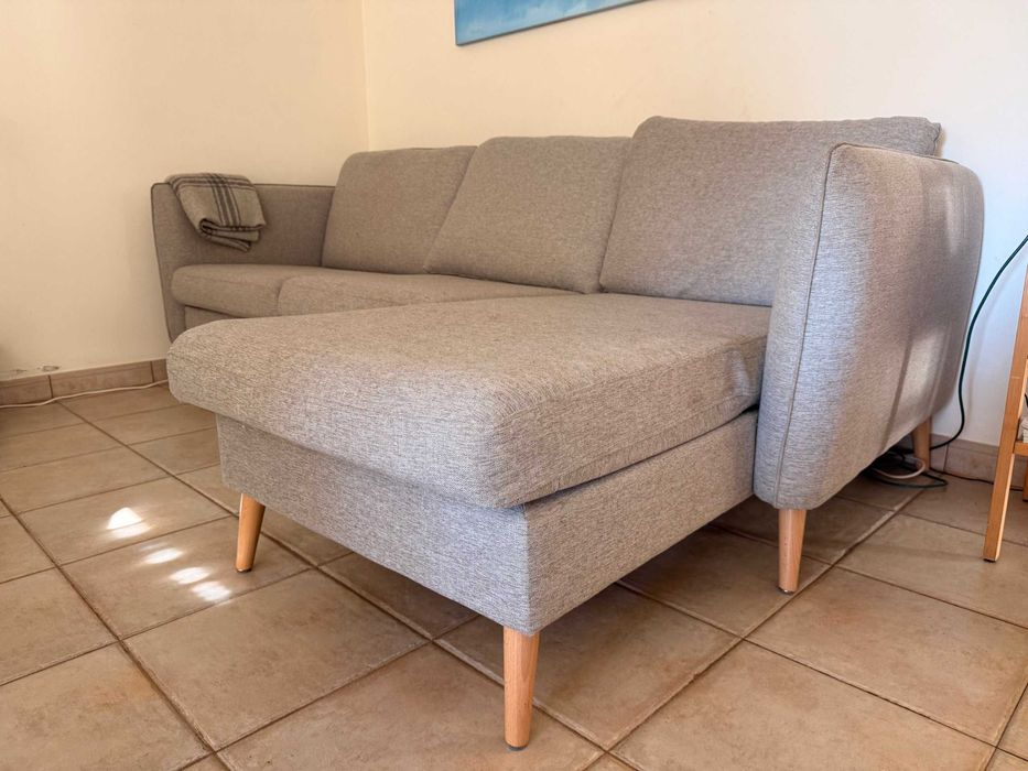 Sofá chaise longue cinzento com capas laváveis