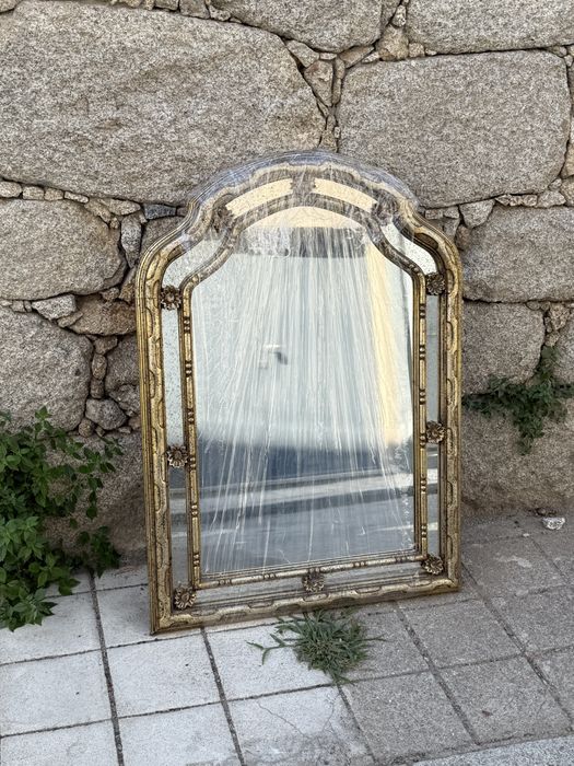 ESPELHO DE PAREDE COM ILUMINAÇÃO Espelho estilo veneziano em madeira entalhada