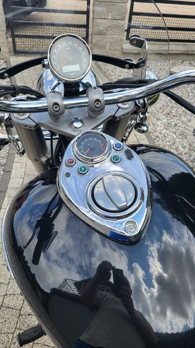 Triumph america 900