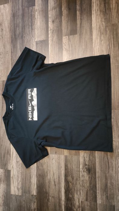 świetny t-shirt Nike Air Cloud