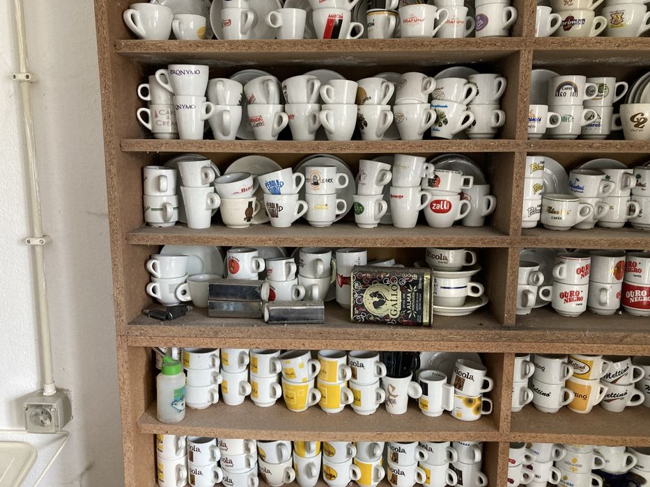 Coleccao de chavenas de cafe - 2000
