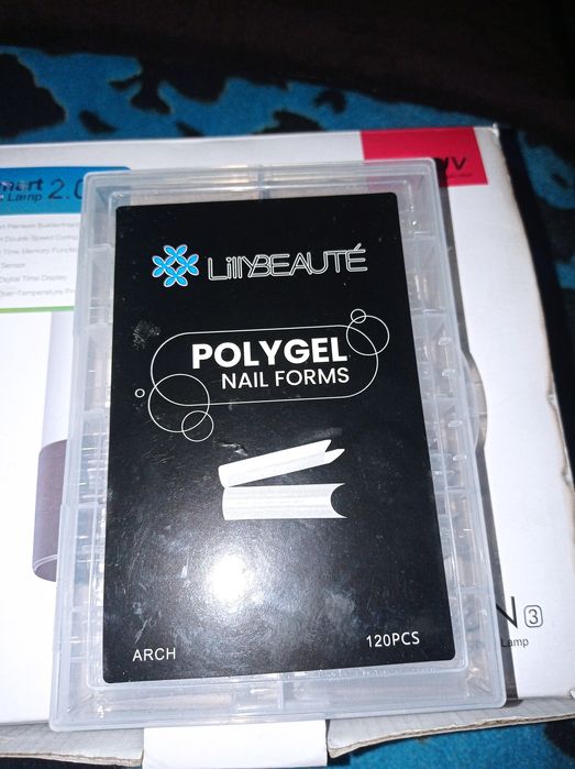 Форми для нарощування нігтів