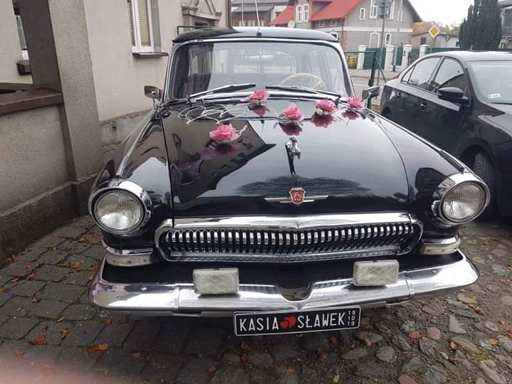 Dekoracje ślubne na auto