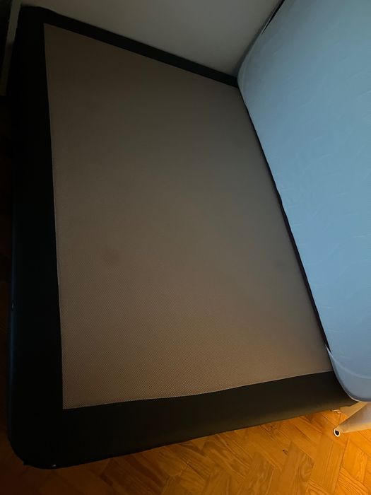 Cama de Casal com Estrado – Bom Estado