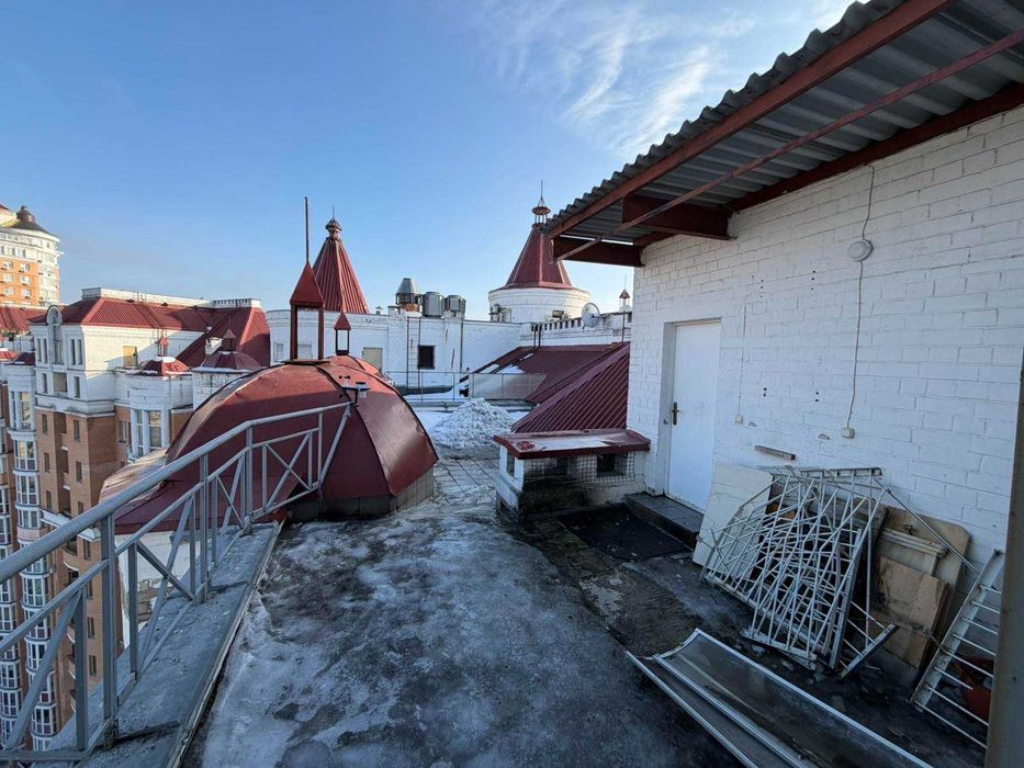 Видовий Loft-простір 92 м² з терасою , метро Мінська , Для офісу, студії або проживання. Без %.