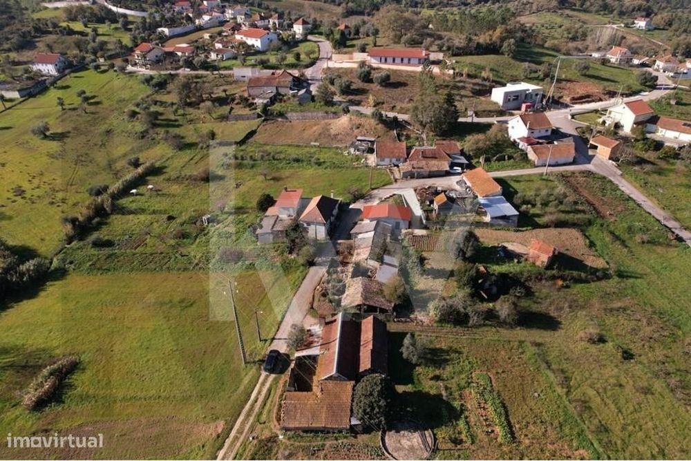 Moradia T2 para recuperar em Santo Ibério, Pombal, Leiria com terreno