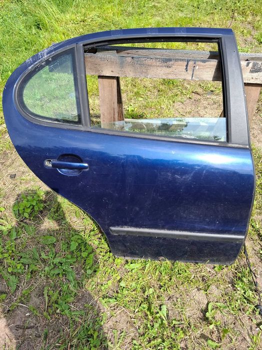 drzwi przód lub tył prawe seat leon toledo LB5N