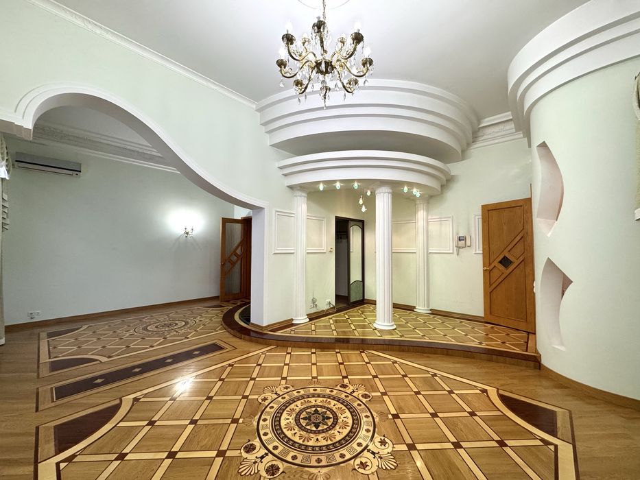 Продажа части дома в центре со своим фасадным входом