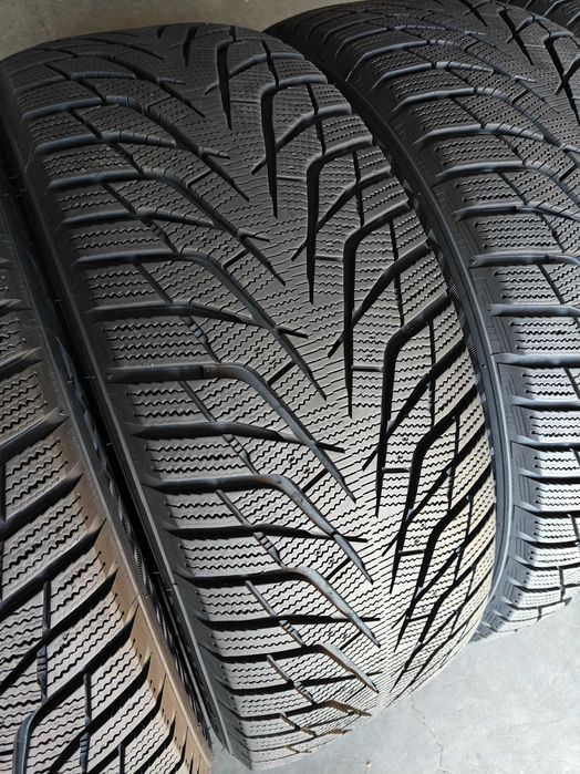Hankook Winter ICept IZ³ X R18 235 55 104T зимові шини 4шт