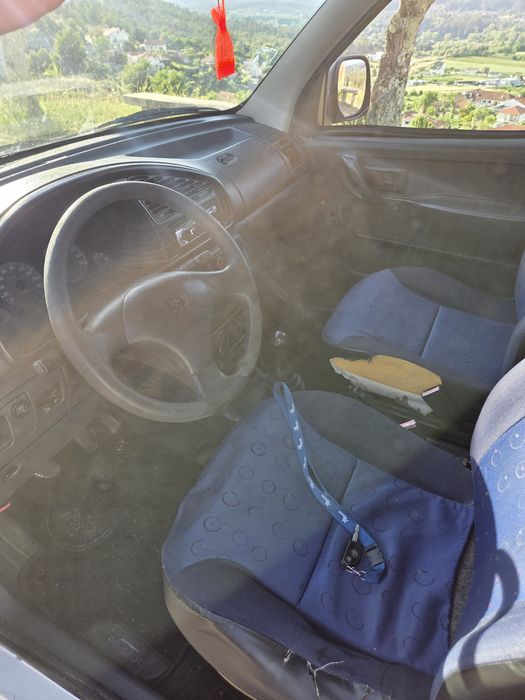 Peugeot Partner 2.0 HDI — Ano 2002