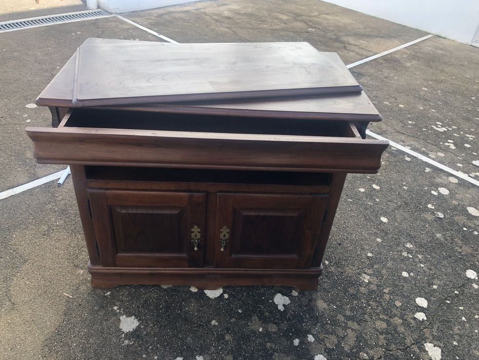 Mobiliário sala - mesa de centro e armário de tv