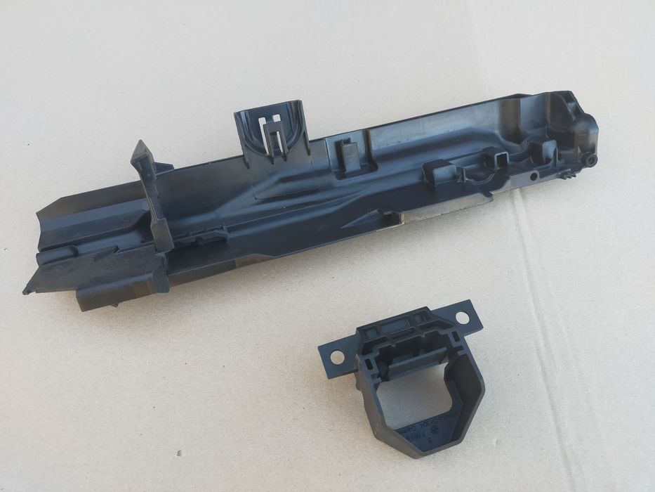 Права частина касети радіаторів БМВ-Х1. Ричаг правий.