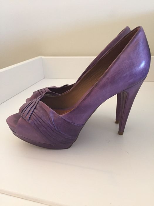 Sapatos de salto alto