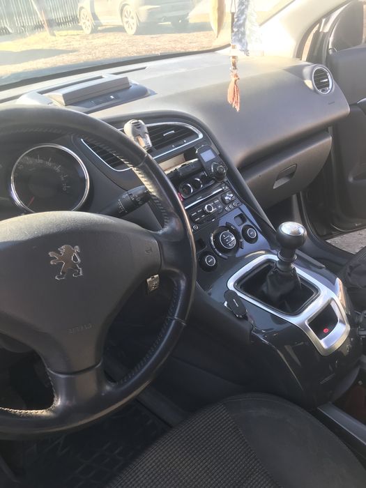 Продам Пежо 5008